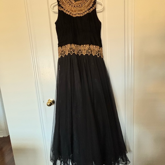 Kind black and golden net and velvet dress - Picture 2 of 2